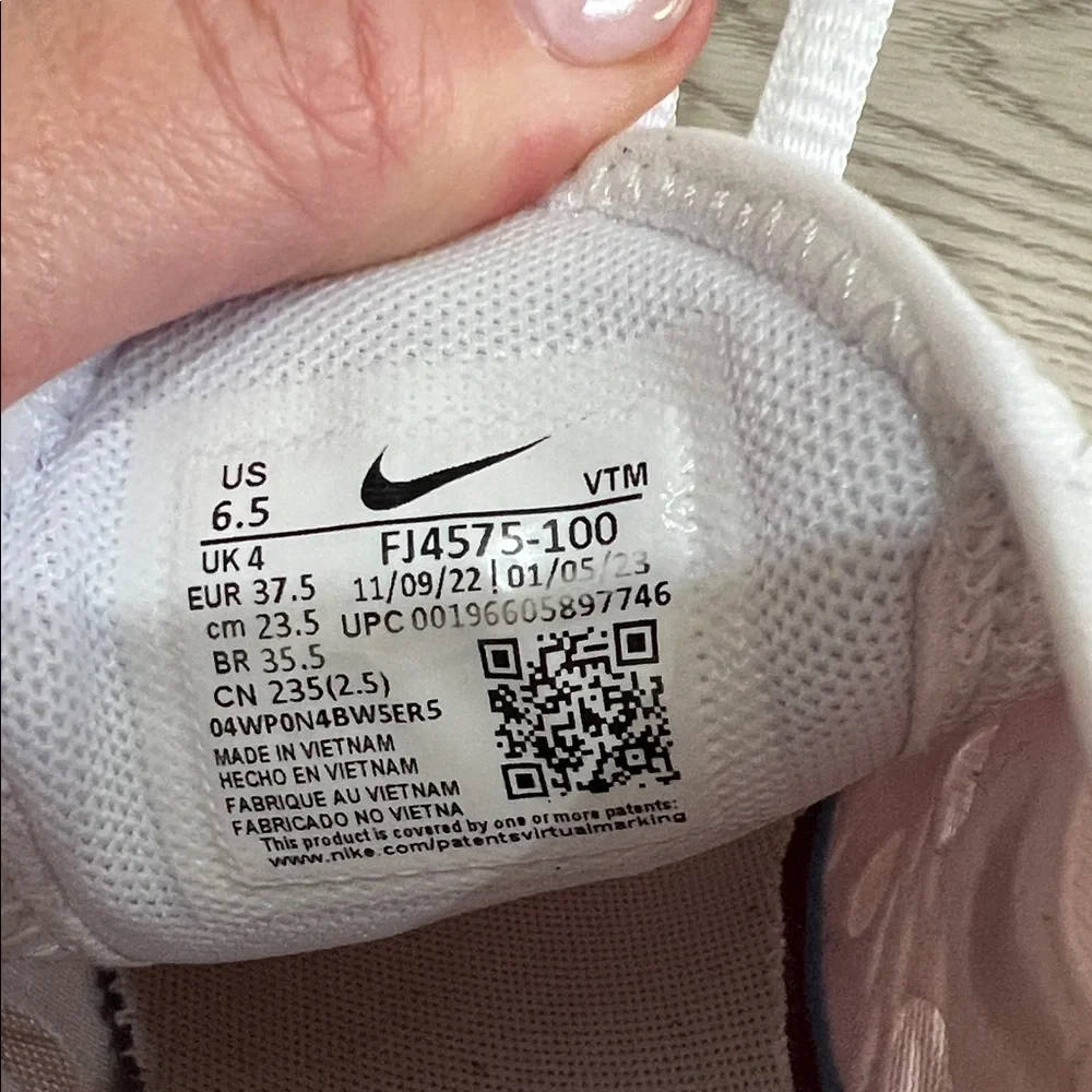 Nike Air Max 270 White and Pink Shoes - Picture 10 of 10
